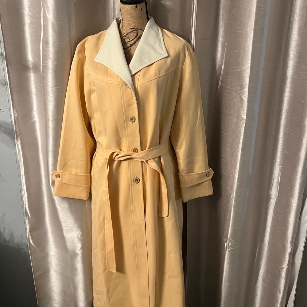 Smug trench coat
